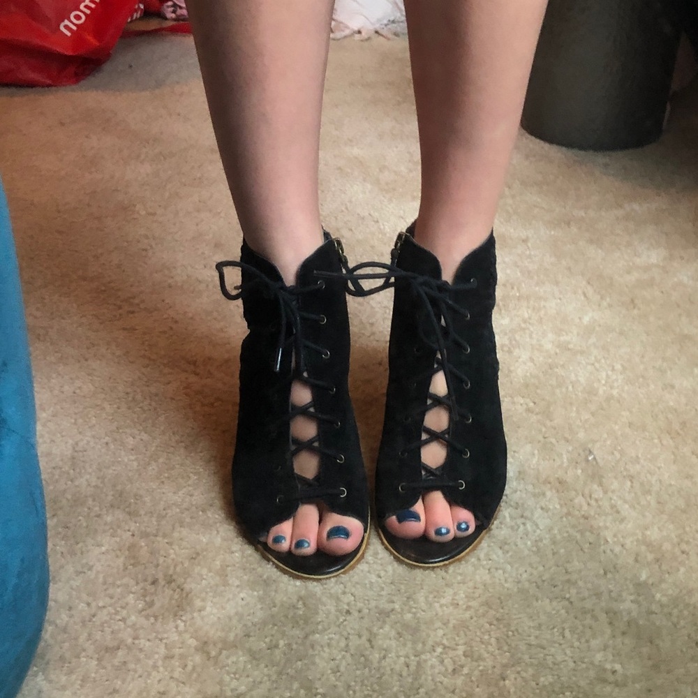 Hinge Black Lace Up Heels (8.5)